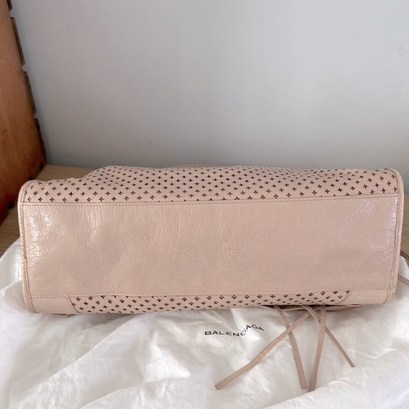 Balenciaga City Bag in Light Pink/Beige - Picture 7 of 16